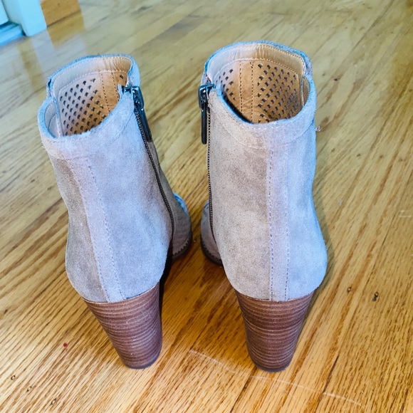 Boots - Picture 6 of 6